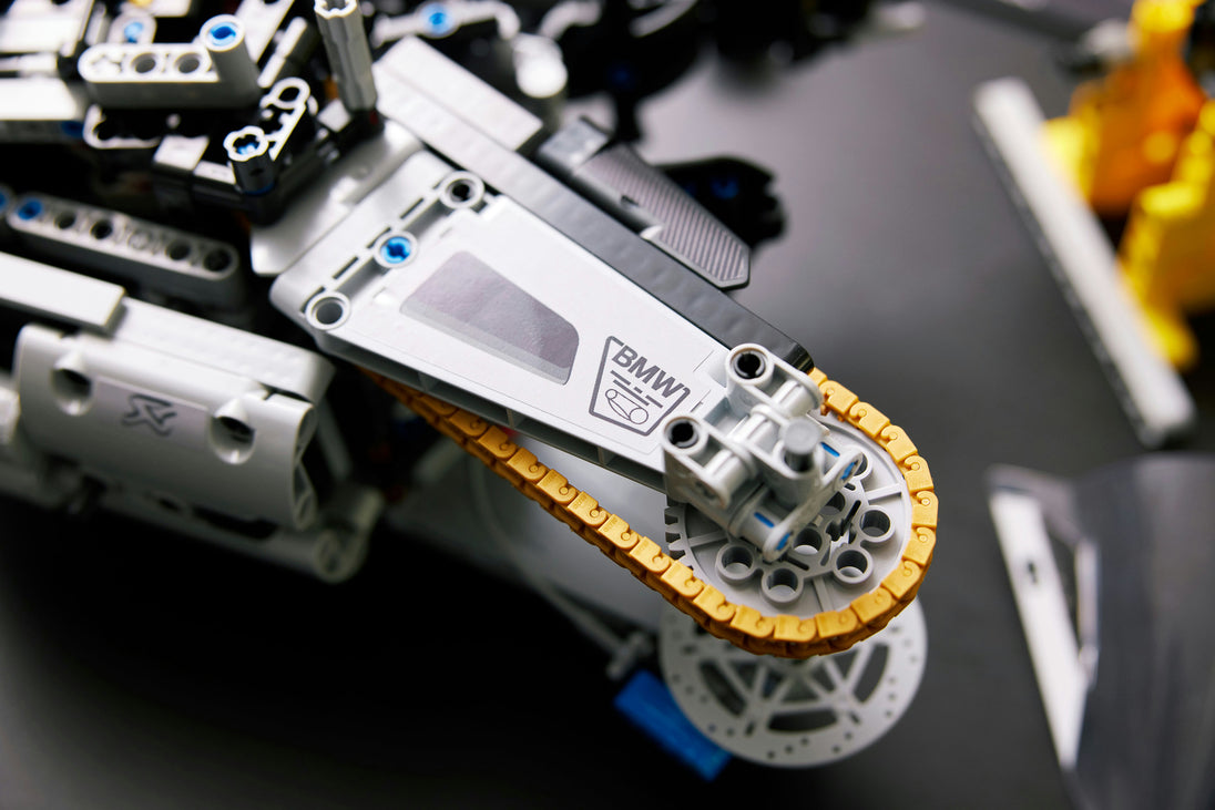 BMW M 1000 RR - LEGO® Technic 42130