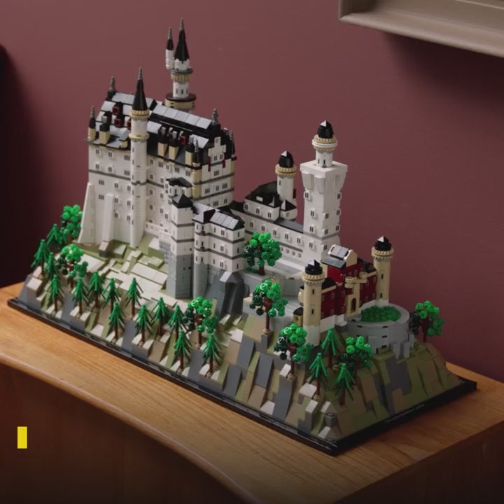 Slot Neuschwanstein - LEGO® Architecture 21063 video