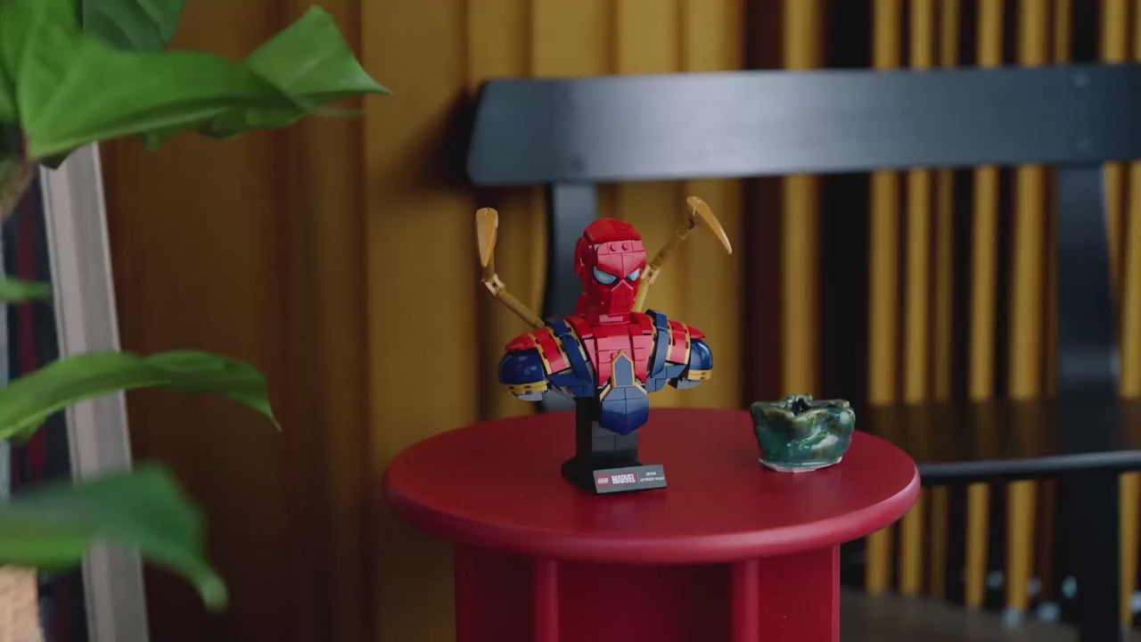 Iron Spider-Man buste - LEGO® Marvel 76326 video